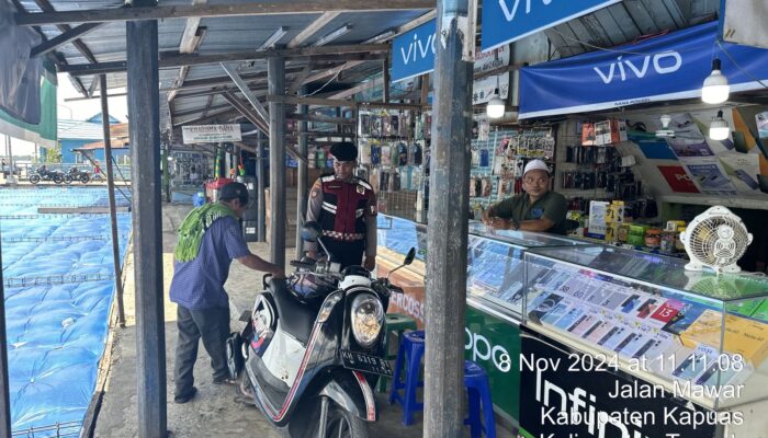 PATROLI PRESISI SATSAMAPTA POLRES KAPUAS MELAKSANAKAN GIAT PATROLI KE BEBERAPA TEMPAT SEPERTI DI JL.MAWAR DI KAB.KAPUAS.