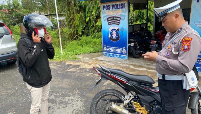 Tekan Pelanggaran, Satlantas Polres Kapuas Beri Teguran Simpatik ke Pelanggar Lalu Lintas