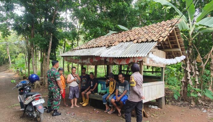 Soliditas TNI-Polri Hadapi Pilkada 2024, Polsek dan Koramil Ciamis Cooling System ke Warga