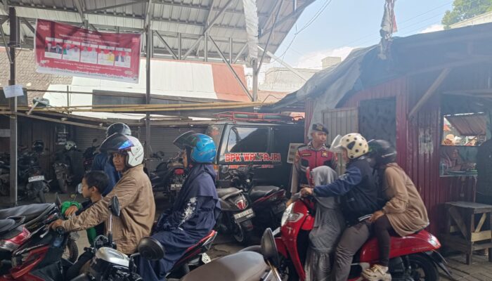 PATROLI PRESISI SATSAMAPTA POLRES KAPUAS MELAKSANAKAN GIAT PATROLI KE BEBERAPA TEMPAT SEPERTI DI JL.MAWAR DI KAB.KAPUAS.
