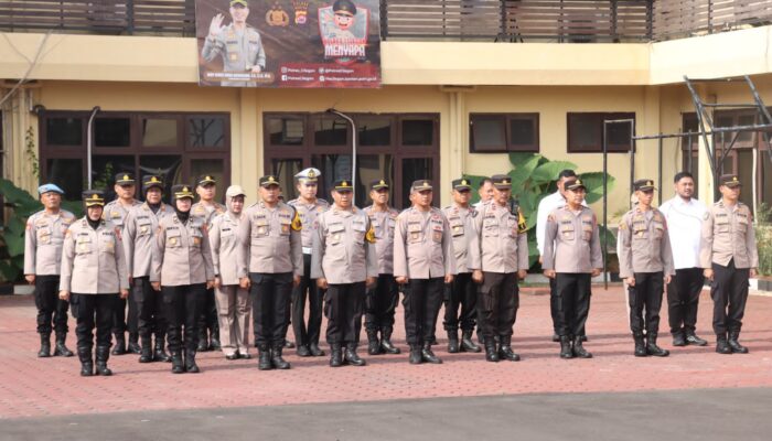 Waka Polres Cilegon Ambil Apel Jam Pimpinan di Polres Cilegon Polda Banten