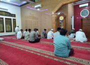 Bhabinkamtibmas Polsek Ciwandan Datang Kemasjid Sholat Subuh Berjama’ah Bersama Masyarakat