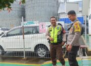 Bhabinkamtibmas Polsek Ciwandan Polres Cilegon Datangi Security Yang Sedang Bertugas