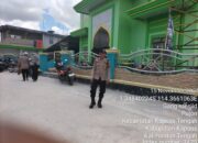 KA spkt beserta Personil Polsek Kapuas Tengah laksanakan PAM shalat Jum’at di masjid Al Furqon Pujon.