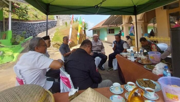 Perkuat Sinergitas, Polsek Panumbangan Polres Ciamis Koorkom Kamtibmas ke Warga Tenjolaya