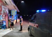 Anggota Polsek Puloampel melaksanakan patroli blue light Malam Hari