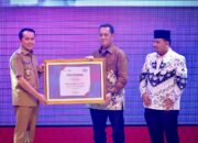 Pj Gubernur Sumatera Utara Terima Dua Penghargaan Bidang Pendidikan