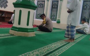 Bhabinkamtibmas Polsek Bojonegara Laksanakan Sholat Subuh Keliling, Tingkatkan Iman dan Taqwa