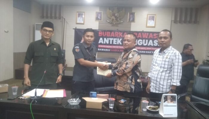 Kecewa Dengan Kinerja Bawaslu Kabupaten Tasikmalaya, AMPD Gelar Audiensi Bersama Komisi 1 DPRD Kabupaten Tasikmalaya