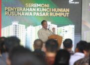 Hadiri Penyerahan Kunci Hunian Rusunawa Pasar Rumput, Mendagri Dorong Pemda Adopsi Program Perumahan Murah DKI