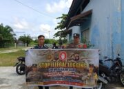 Personil Patroli Dari Polsek Kapuas Barat Sosialisasikan Stop Illegal Logging Dengan Berkunjung Langsung Ke Masyarakat