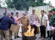 Pj Bupati Dairi Saksikan Pemusnahan 530 Surat Suara Rusak