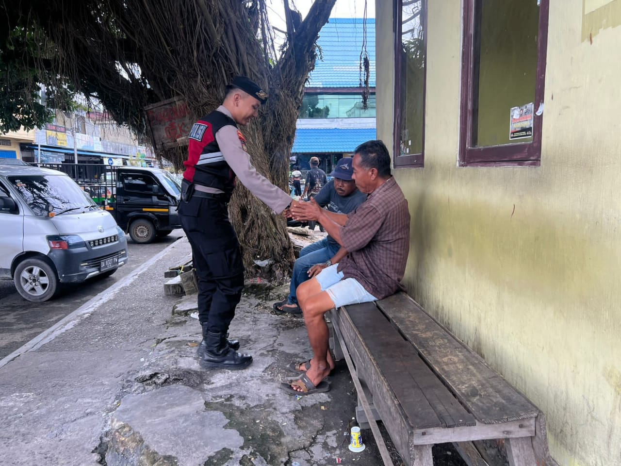 PATROLI PRESISI SATSAMAPTA POLRES KAPUAS MELAKSANAKAN GIAT PATROLI KE BEBERAPA TEMPAT SEPERTI DI JL.JEND SUDIRMAN DAN JL PATIH RUMBIH DI KAB.KAPUAS.
