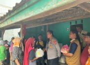 Kapolsek dan Forkopimcam Kecamatan Cigeulis Salurkan Bantuan Terdampak Banjir
