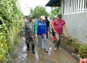 Danramil 1607-04/Alas Dampingi Pemerintah Kabupaten Sumbawa Tinjau Lokasi Pasca Banjir di Desa Usar Mapin