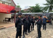 Brimob dan Polres Bangka Barat Lakukan Sterilisasi Gereja dalam Operasi Lilin Menumbing 2024