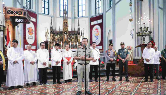 Pj. Gubernur Teguh Kunjungi Gereja bersama Sejumlah Tokoh