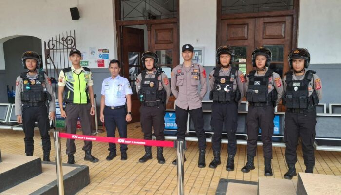 Patroli Dialogis Satgas Preventif Operasi Lilin Lodaya 2024 Pastikan Keamanan di Stasiun KAI Ciamis