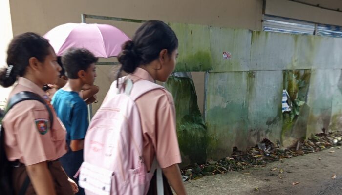 Kacau! Meski Sudah Bayar Rp1 Juta, Ratusan PDB SMPN 9 Ambon Belum Terima Seragam Batik dan Olahraga