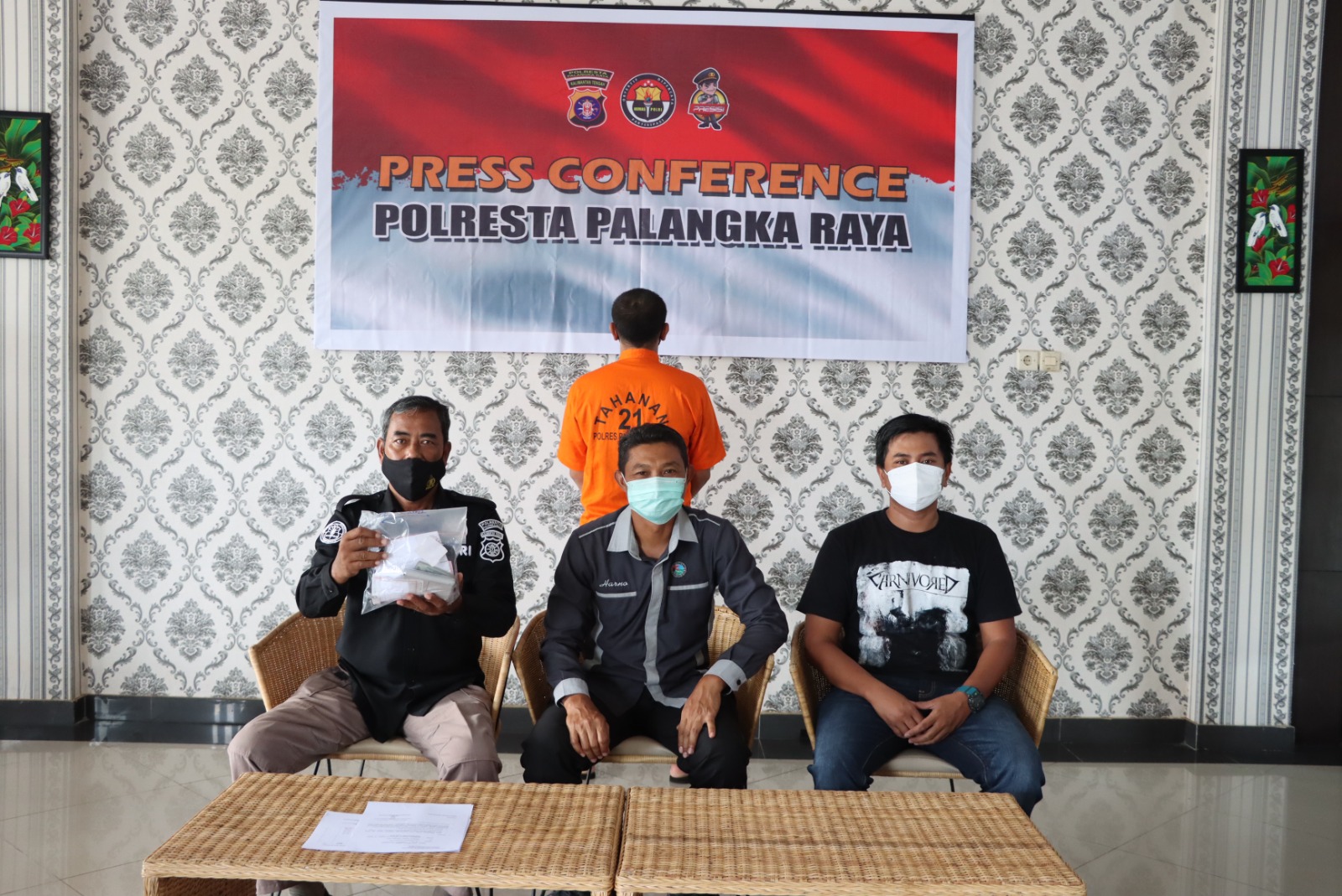 Konferensi Pers Narkotika Polresta Palangka Raya Amankan Seorang Pria dan 13 Paket Diduga Sabu