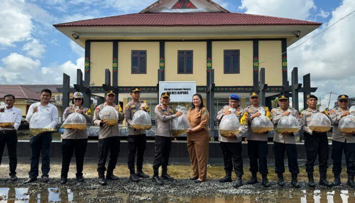 Dukung Ketahanan Pangan, Polres Kapuas Tebar 3.000 Benih Ikan