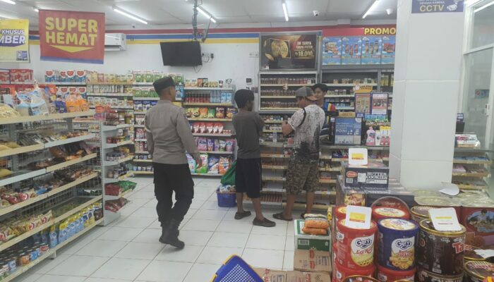 Personil Piket laksanakan Patroli malam hari untuk cegah kejadian yang tidak diingankan di Kecamatan Kota Besi