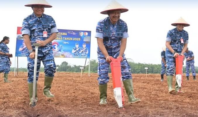 Pangkoopsudnas Dorong Ketahanan Pangan Melalui Penanaman Jagung Hibrida di Lanud R. Suryadi Suryadarma, Subang