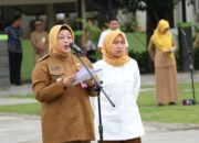 Intan Nurul Hikmah memimpin apel Senin pagi perdana setelah resmi dilantik sebagai Wakil Bupati Kabupaten Tangerang 8 Intan Nurul Hikmah memimpin apel Senin pagi perdana setelah resmi dilantik sebagai Wakil Bupati Kabupaten Tangerang