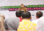 Wakil Bupati Tangerang Intan Nurul Hikmah meluncurkan program kerjasama RSUD Balaraja dan JNE untuk jasa pengantaran obat ke rumah pasien 6 Wakil Bupati Tangerang Intan Nurul Hikmah meluncurkan program kerjasama RSUD Balaraja dan JNE untuk jasa pengantaran obat ke rumah pasien