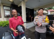 Motor Dikembalikan Polisi Yang Sebelumnya Hilang Dicuri, Pak Usman Sang Pemilik Senyum Bahagia