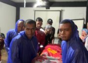 Polres Sukabumi Evakuasi Korban Banjir di Palabuhanratu