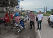 Peduli Ramadan, Kapolsek Bojonegara Berikan Nasi Kotak kepada Pengguna Jalan 6 Peduli Ramadan, Kapolsek Bojonegara Berikan Nasi Kotak kepada Pengguna Jalan