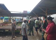 Agar Terlihat Rapi dan Tidak Mengganggu Pengguna Jalan, Babinsa Koramil 1710-02/Timika Bersama Polri dan Satpol PP Tertibkan Para Pedagang 2 Agar Terlihat Rapi dan Tidak Mengganggu Pengguna Jalan, Babinsa Koramil 1710-02/Timika Bersama Polri dan Satpol PP Tertibkan Para Pedagang