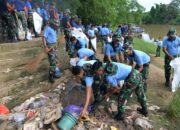 Jelang HUT Ke-79 TNI AU,  Lanud Sultan Hasanuddin Gelar Bakti Sosial Dengan Membersihkan TPI Maros