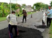 Jelang Hari Raya Idul Fitri, Dinas PUPR Insentif kan Perbaikan Jalan 4 Jelang Hari Raya Idul Fitri, Dinas PUPR Insentif kan Perbaikan Jalan