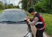 Polres Banyuasin Sosialisasikan dan Pemasangan Stiker Tagline “Mudik Aman, Keluarga Nyaman Serta Hotline 110