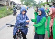 Berbagi Berkah di Bulan Suci Ramadan: Mahasiswa PGMI (Pendidikan Guru Madrasah Ibtidaiyah) IAI AL AZIS Berbagi Takjil untuk Masyarakat Gantar, Indramayu