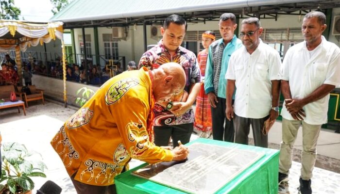 Bupati Biak Numfor Resmikan Gedung Serba Guna Jemaat GKI Raja Damai Korem