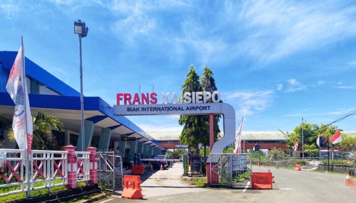 Bandara Frans Kaisiepo Biak Catat Puncak Arus Balik Lebaran 2025 dengan Tren Penurunan Penumpang