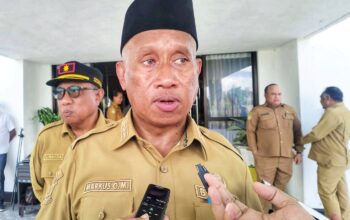 Bupati Biak Numfor Markus Oktovianus Mansnembra