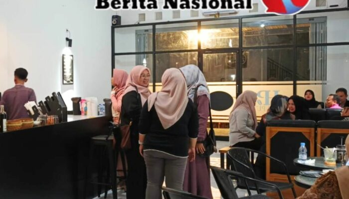 Produk-produk Lokal Rembang Menjadi Unggulan di Kedai Hitam Putih