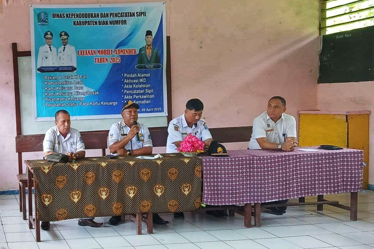 Dinas Dukcapil lakukan layanan ke kampung Mos Distrik Warsa awal bulan April 2025