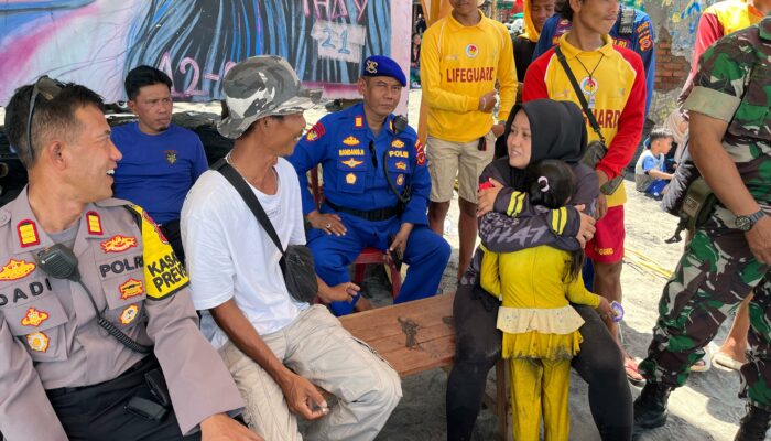 Seorang Anak Sempat Terpisah Di Kawasan Wisata Sukabumi Polisi Berhasil Pertemukan Dengan Orangtuanya