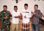 Dukung Nelayan, Babinsa dan Pemdes Labuhan Bontong Bagikan Mesin Ketinting