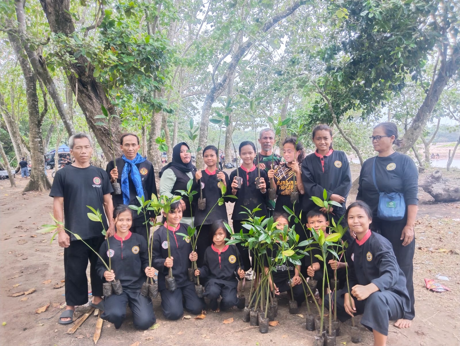 LIBAS Garut Selatan Kolaborasi dengan Perguruan Pencak Silat Padjajaran, Tanam Pohon Demi Kelestarian Alam 1 IMG 20250413 WA0042
