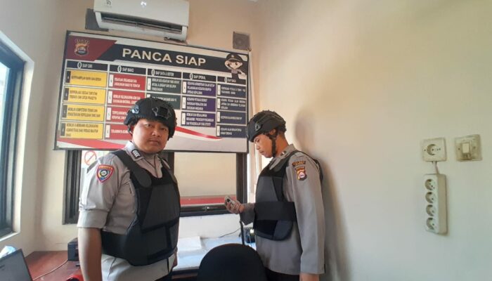 Amankan Markas Personil Polsek Mancak laksanakan Sispam Mako