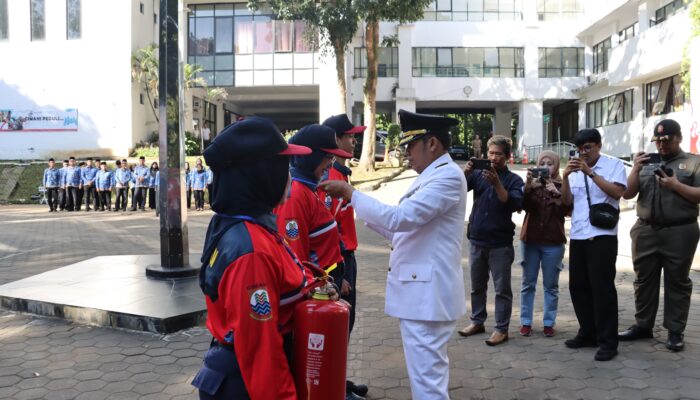 Hari Otonomi Daerah Sekaligus Pengukuhan RedKar Dilaksanakan di Lapangan Apel Pemkot Cimahi