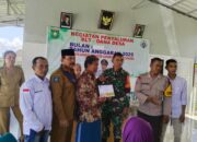 Bantu Warga, Babinsa Desa Jaya Makmur Kawal Penyaluran BLT-DD Rp 300 Ribu per Keluarga 3 Bantu Warga, Babinsa Desa Jaya Makmur Kawal Penyaluran BLT-DD Rp 300 Ribu per Keluarga
