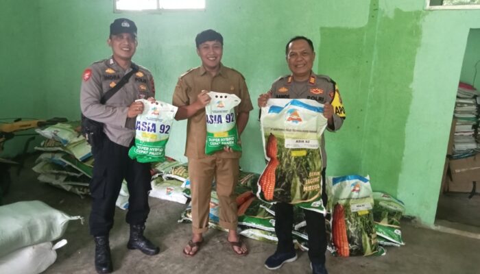 Polsek Sagaranten Dampingi UPTD Pertanian Wilayah 7, Penyaluran Bibit Jagung Pada Poktan
