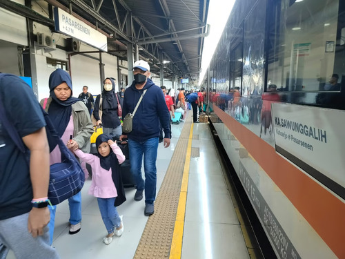 KAI Catat Layani 432 Juta Pelanggan KA JJ dan Lokal Selama Angkutan Lebaran 2025 1